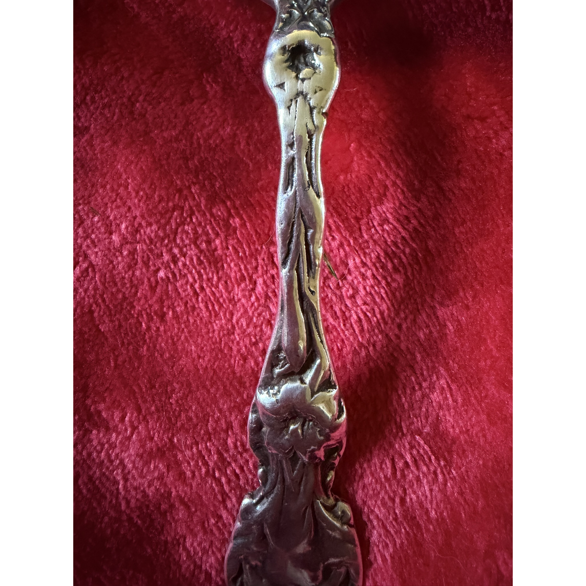 Detail of the floral handle